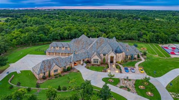 YouTube Star JoJo Siwa Gives Tour Of New $3.5 Million Mansion